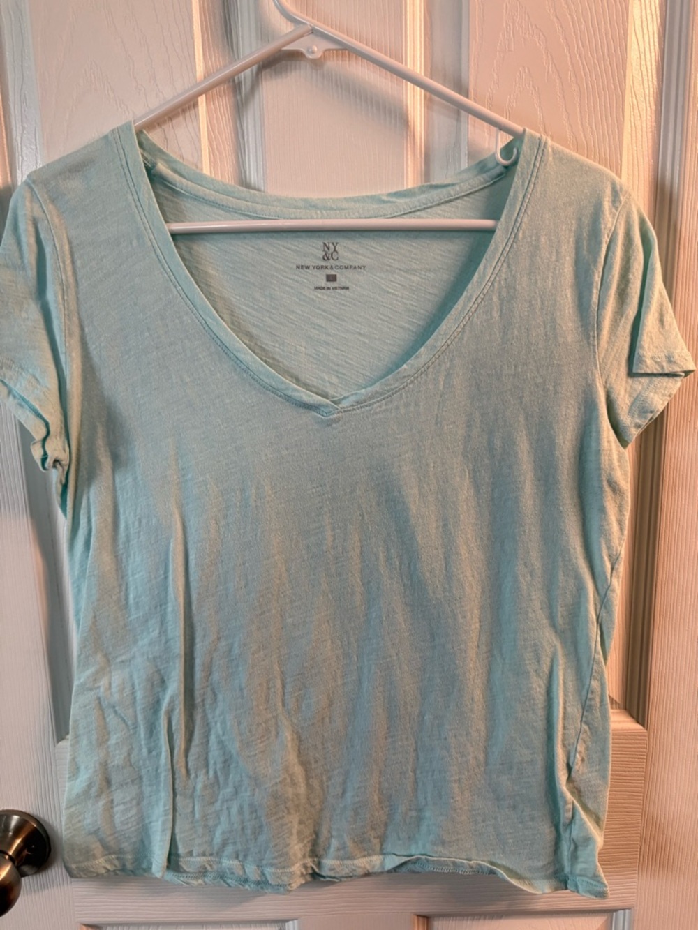 New York & Company Pale Aqua V-Neck Short Sleeve Tee